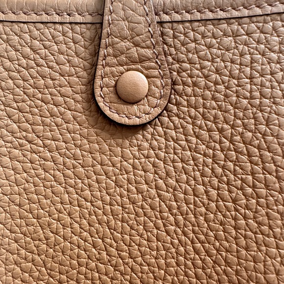 HERMES NIB Mini Evelyne TPM Biscuit Handbag. Clemence Leather/Palladium Hardware - Picture 10 of 13